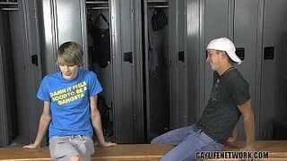 Classmates doing IT in the locker room - porn video