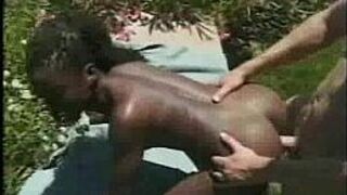 ebony fuck in garden - porn video