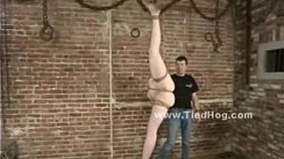 Legs spread wide in bondage to split by ropes - porn video