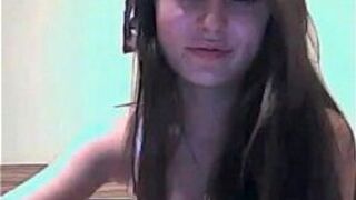 Brunette chick showing body on webcam - porn video