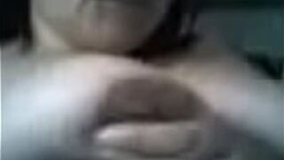 Amateur Cordovan shows her boobs - porn video