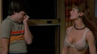 Betsy Russell en Private School - porn video